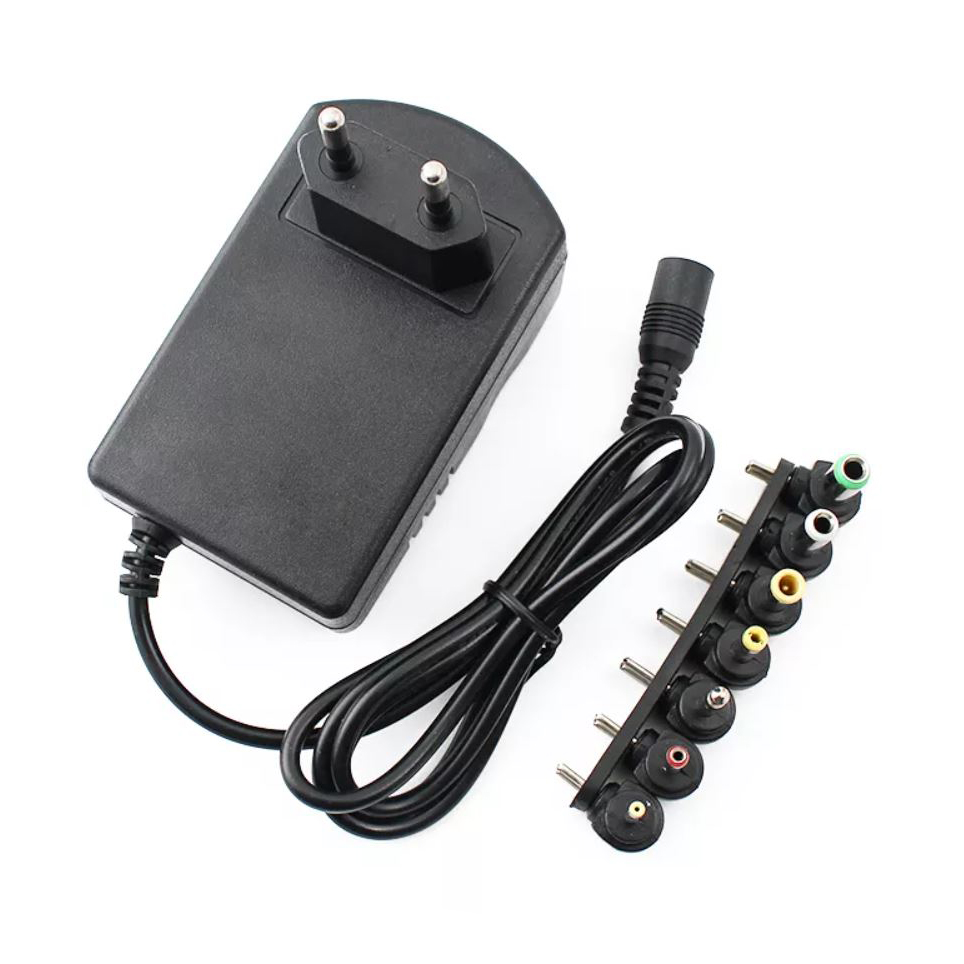 Univerzális adapter, állítható feszültség, 3V–12V